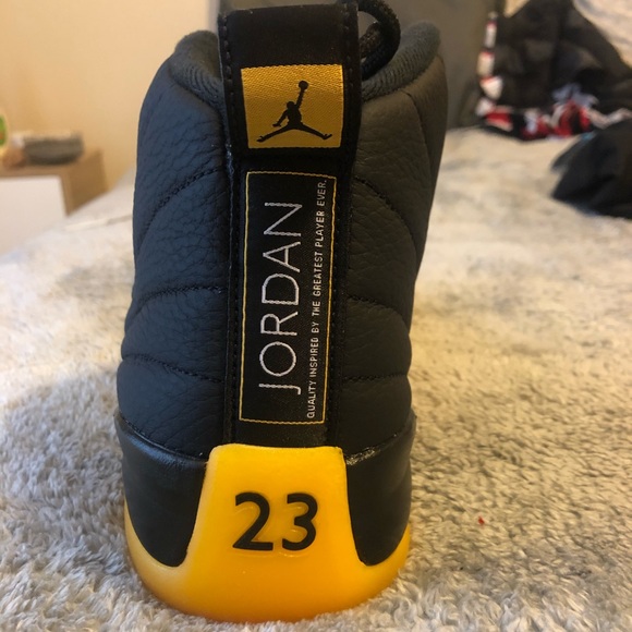 Jordan 12 Univ. Gold - Picture 4 of 4